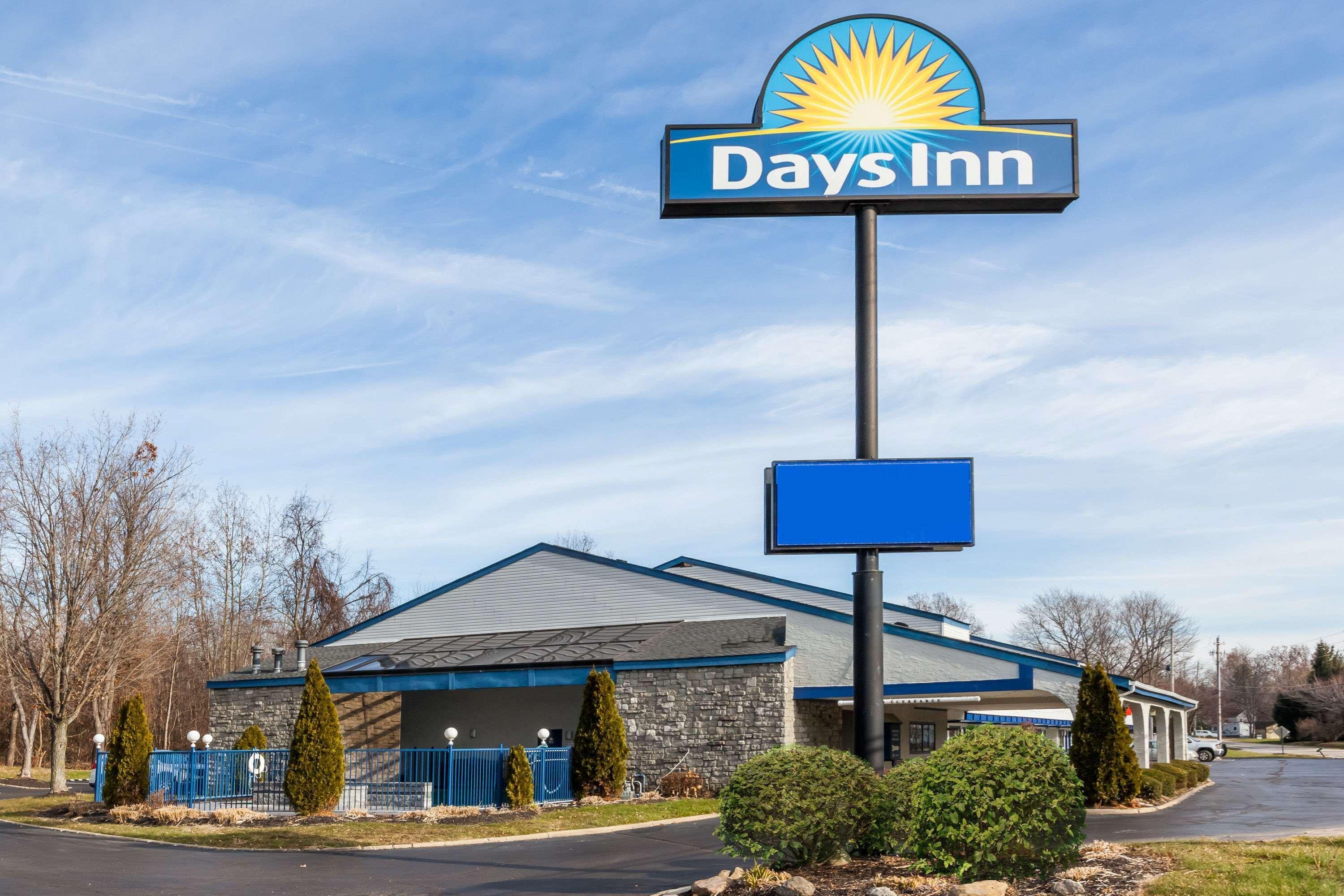 Days Inn By Wyndham Kent - Akron Exterior photo